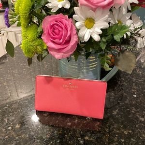 Kate Spade Stacy wallet in Cherry Lane